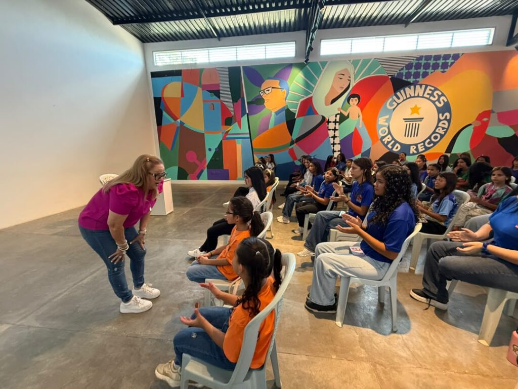 La gaitera Nelly Ávila sostuvo un emotivo encuentro con las niñas de las escuelas de gaita del IMGRA