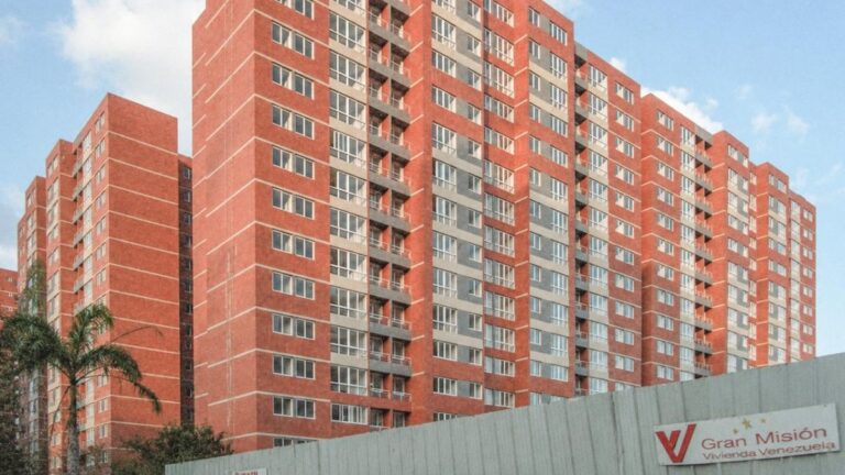 Presidenta Delcy Rodríguez entregó 151 nuevas viviendas a familias afectadas por doble sismo