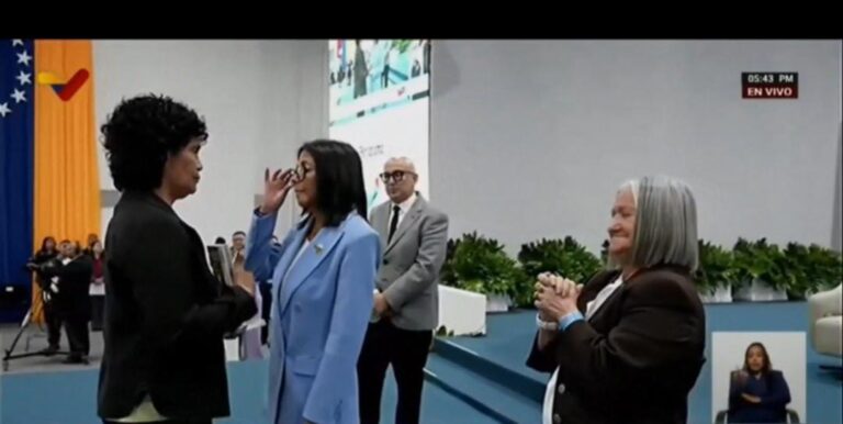 Presidenta entrega el Premio Nacional de Periodismo Simón Bolívar 2026