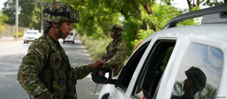 Presidente de Colombia militariza Santa Marta ante violencia