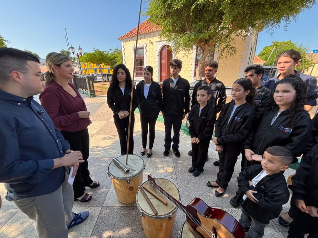 Primera Dama del Estado impulsa el talento de "Gaiteritos de La Rita" con entrega de instrumental gaitero