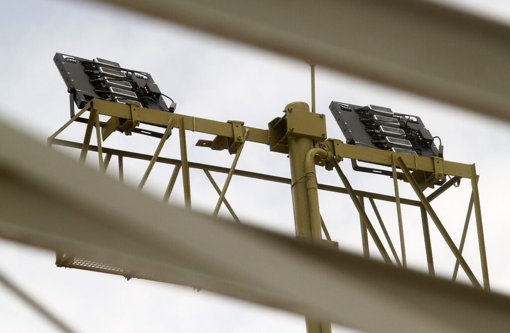 Próxima semana probarán nuevas torres de iluminación del estadio Alejandro Borges