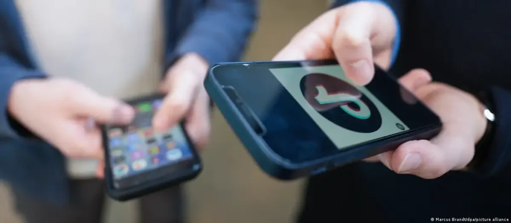 TikTok acepta limitar el tiempo de uso de los adolescentes