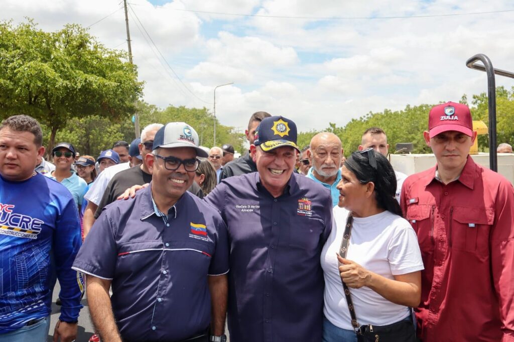 Tres niveles Gobierno inician asfaltado en el Distribuidor La Chinita