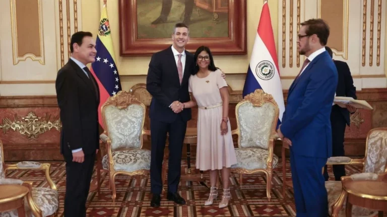 Venezuela y Paraguay suscriben comunicado conjunto tras reunión de jefes de Estado en Caracas