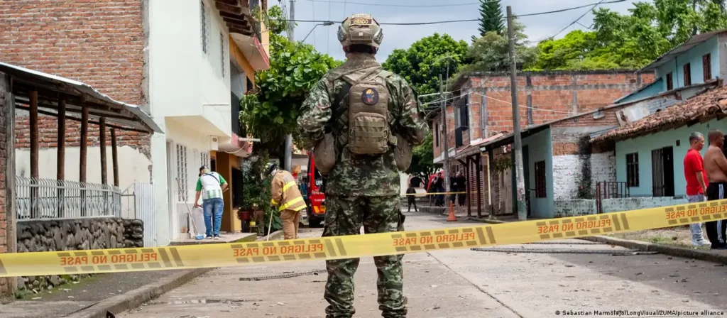 Bombardeo del ejército en Colombia deja 20 muertos