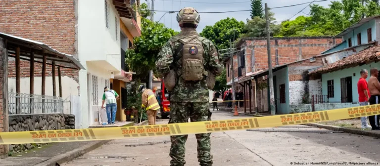 Bombardeo del ejército en Colombia deja 20 muertos