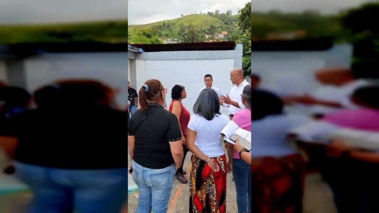 Ejecutivo interviene simultáneamente 1.500 planteles educativos
