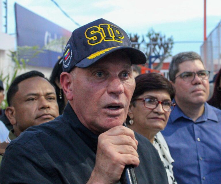 Alcalde Di Martino: "En revolución todo va a asambleas y las comunidades deciden"