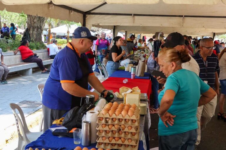 Atención social, de salud y Mercado dedicó a sus trabajadores la Alcaldía de Maracaibo