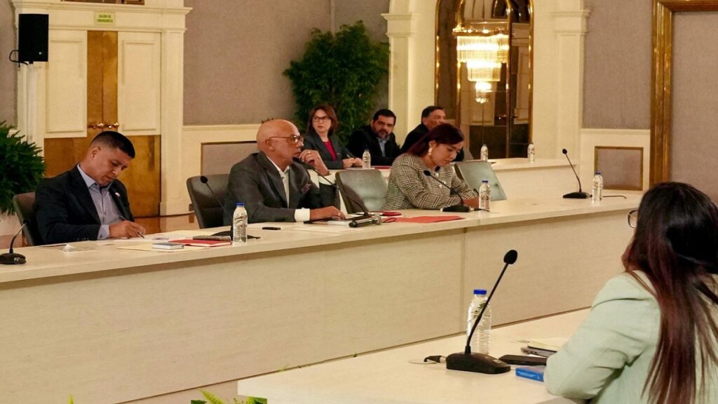 Inició segunda jornada de diálogo entre el Gobierno y la delegación de la Asamblea Nacional de 2015