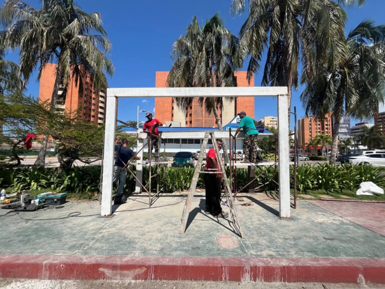 Alcaldía de Maracaibo instala primera parada digital en calle 72 con avenida Bella Vista