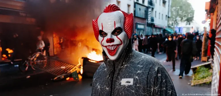 Francia reconoce dificultades de la policía para contener las protestas