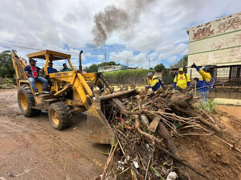 Alcaldía de Maracaibo despliega operativo de emergencia tras intensas lluvias en la ciudad