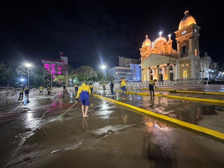 Alcaldía de Maracaibo reacondicionó fachada de la Basílica y limpió piso de la plazoleta