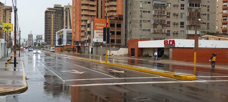 Bomberos de Maracaibo informa que no se han reportado incidencias graves por lluvias
