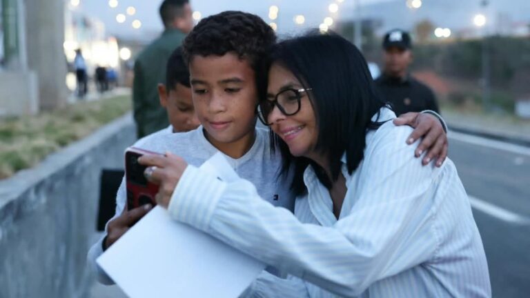 Construyen 2 mil hogares para familias afectadas por sismos