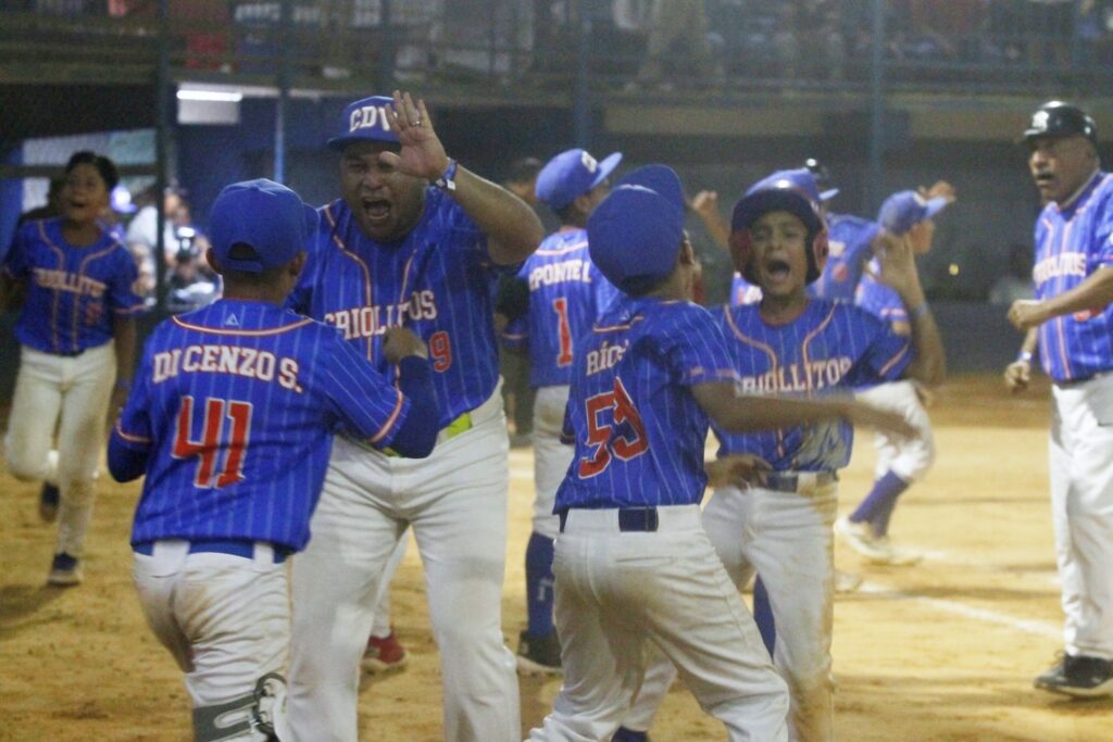 Criollitos y Fevebéisbol ganan en jornada inaugural del Interinstitucional de béisbol U10