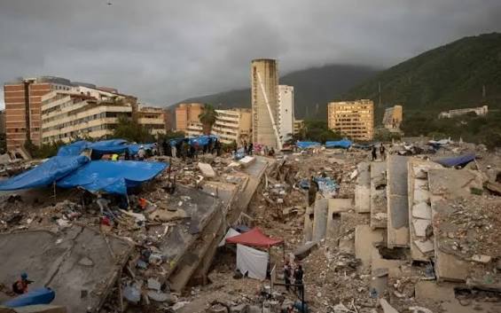 Delcy Rodríguez destaca papel del sector privado en la reconstrucción de viviendas