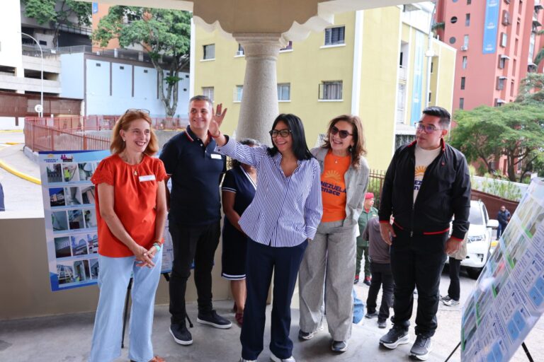 Delcy Rodríguez entrega más de mil viviendas y espacios urbanos rehabilitados posterremoto