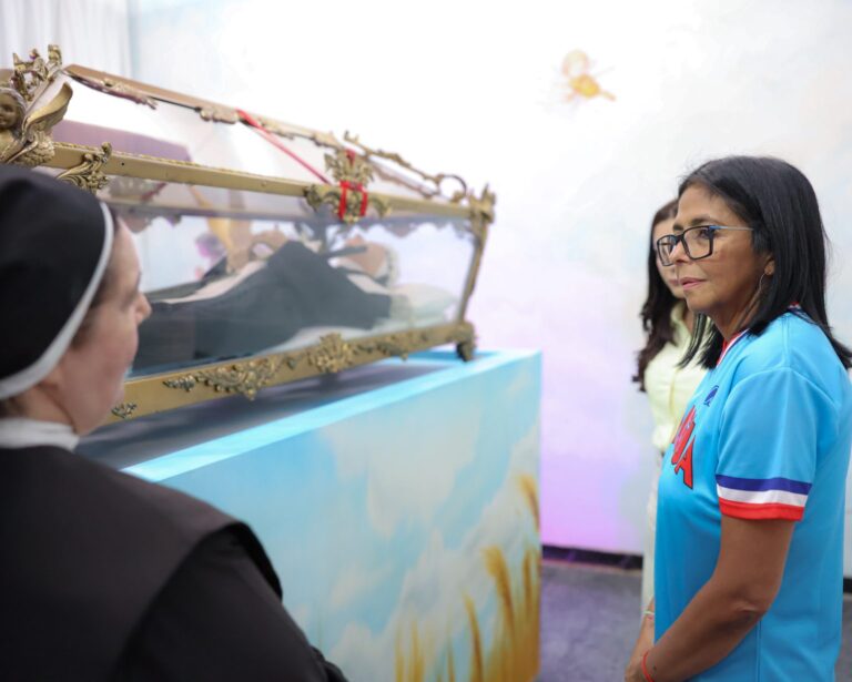 Delcy Rodríguez pide al Papa León XIV canonizar a Madre María de San José