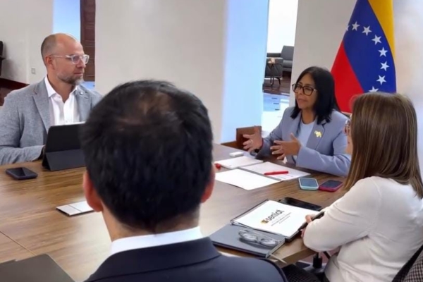 Delcy Rodríguez suspende uso obligatorio de máquinas fiscales