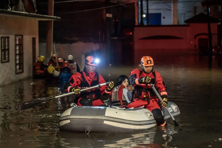 El Pacífico mexicano sufre daños por Simón y la tormenta Rachel