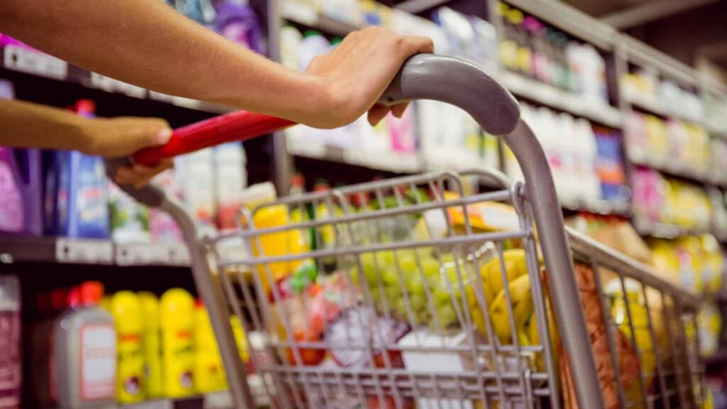 El consumo básico familiar superó los 833 mil bolívares en septiembre
