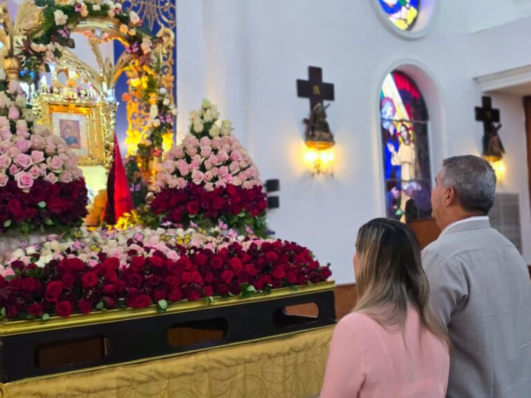 El gobernador Luis Caldera acompañó a la feligresía de Cabimas en el día de su Patrona, la Virgen del Rosario
