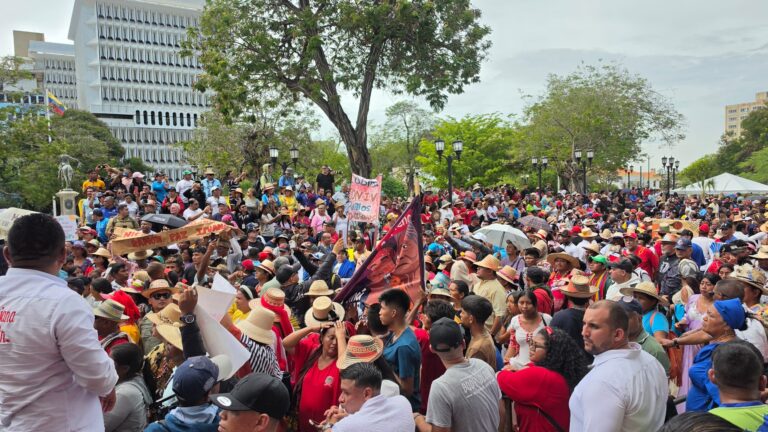 En Maracaibo salió el pueblo a la calle en tributo a la Resistencia Indígena