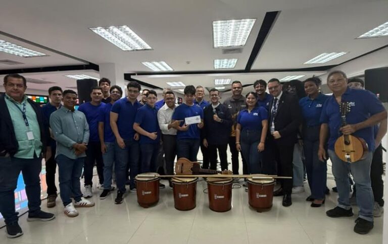 Escuelas y universidades reciben instrumentos profesionales de la Fundación Gaiteros de Corazón