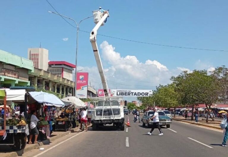 Gobernación del Zulia y Corpoelec rehabilitan iluminación de la avenida Libertador