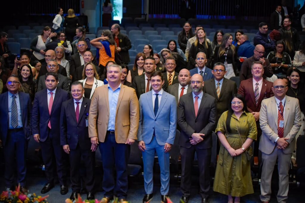 Gobernador Luis Caldera acompaña al BCV en su 86° aniversario, en el acto proponen crear el Centro de Estudios del Banco Central