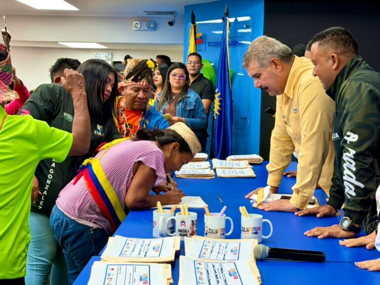 Gobernador Luis Caldera acompaña entrega de los primeros financiamientos de proyectos a 292 circuitos comunales y comunas