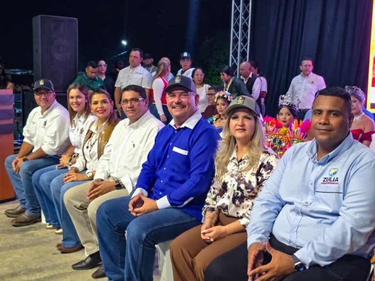 Gobernador Luis Caldera acompaña la inauguración de la 49ª Expoferia Comercial y Ganadera en la Villa del Rosario
