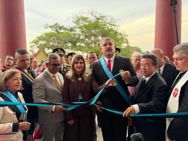 Gobernador Luis Caldera rinde honores al GJ Rafael Urdaneta con la reapertura de su museo histórico
