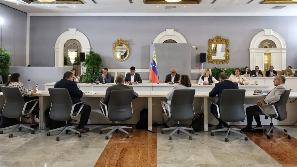 Gobierno y oposición instalan tercera mesa de diálogo