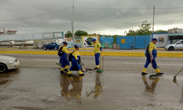 IMA despejó desechos arrastrados por la lluvia en adyacencias del Terminal de Pasajeros
