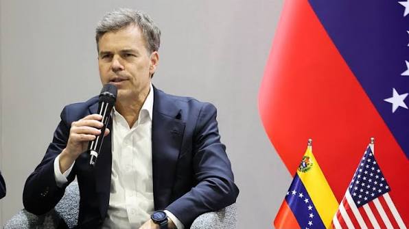 John Barrett destaca avances en acuerdo petrolero