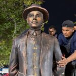 La escultura de San José Gregorio llegó a la Facultad de Medicina
