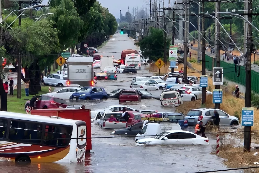 Lluvias y tormentas eléctricas continuarán hoy en Chile