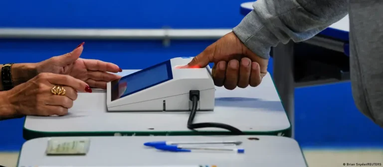 Más de 158 millones de brasileños acuden hoy a las urnas para elegir Presidente
