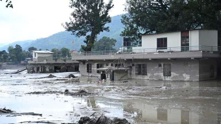 Nepal evacúa varias aldeas tras nuevas inundaciones repentinas