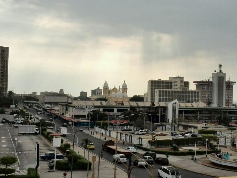 Nubes, lluvias y esperanza de brisa