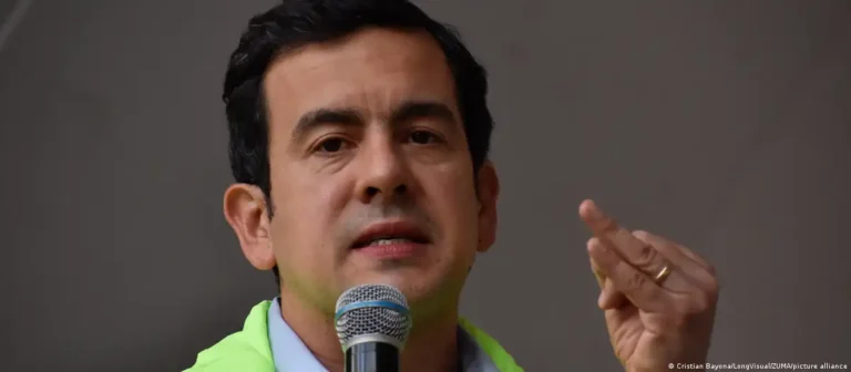 Renuncia ministro del Interior de Colombia tras hundir el presupuesto 2027