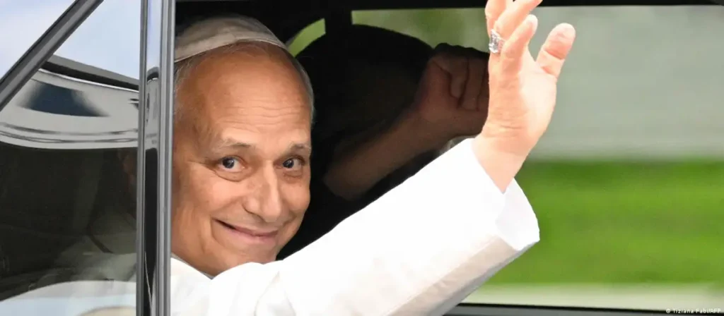 Tras su cirugía, el papa retorna al Vaticano