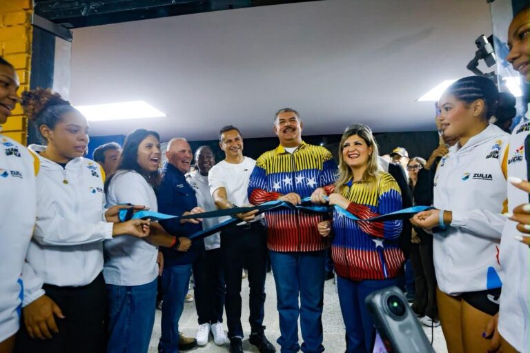 ‎Alcalde Di Martino acompañó al Gobernador Caldera en la reinauguración del gimnasio Belisario Aponte